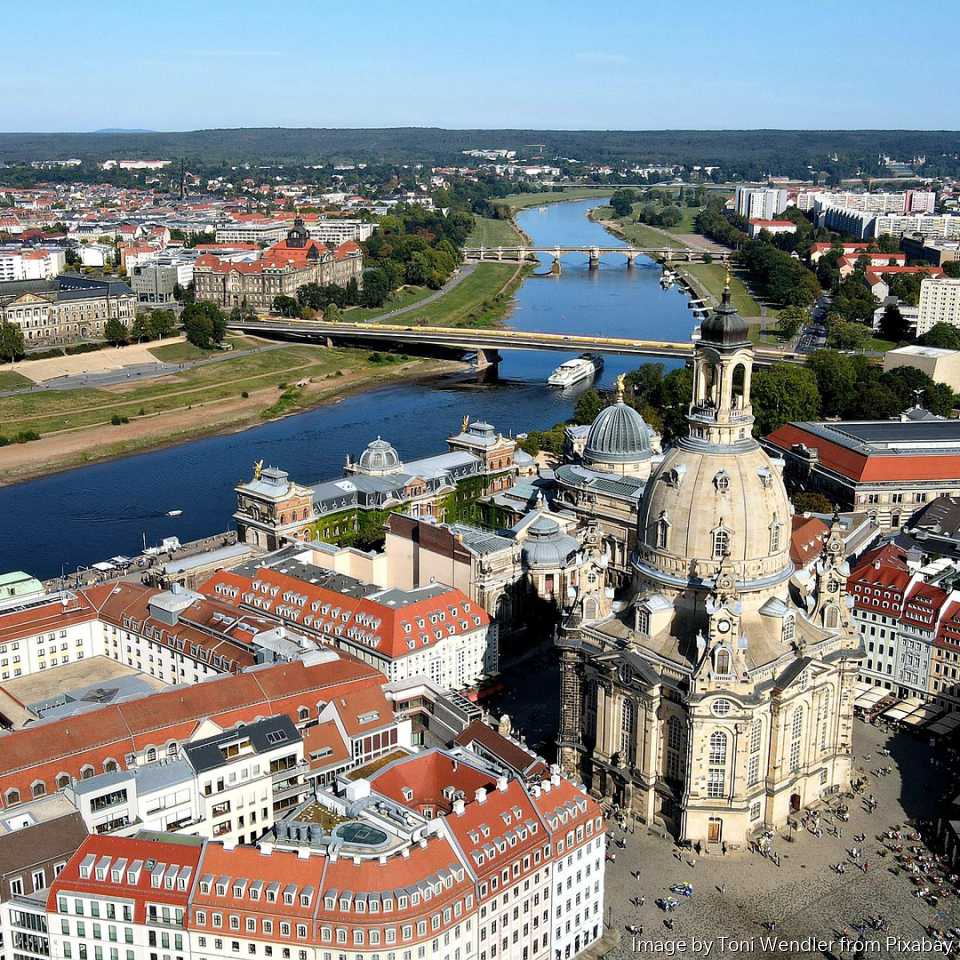 Fernblick über der Frauenkirche in Dresden